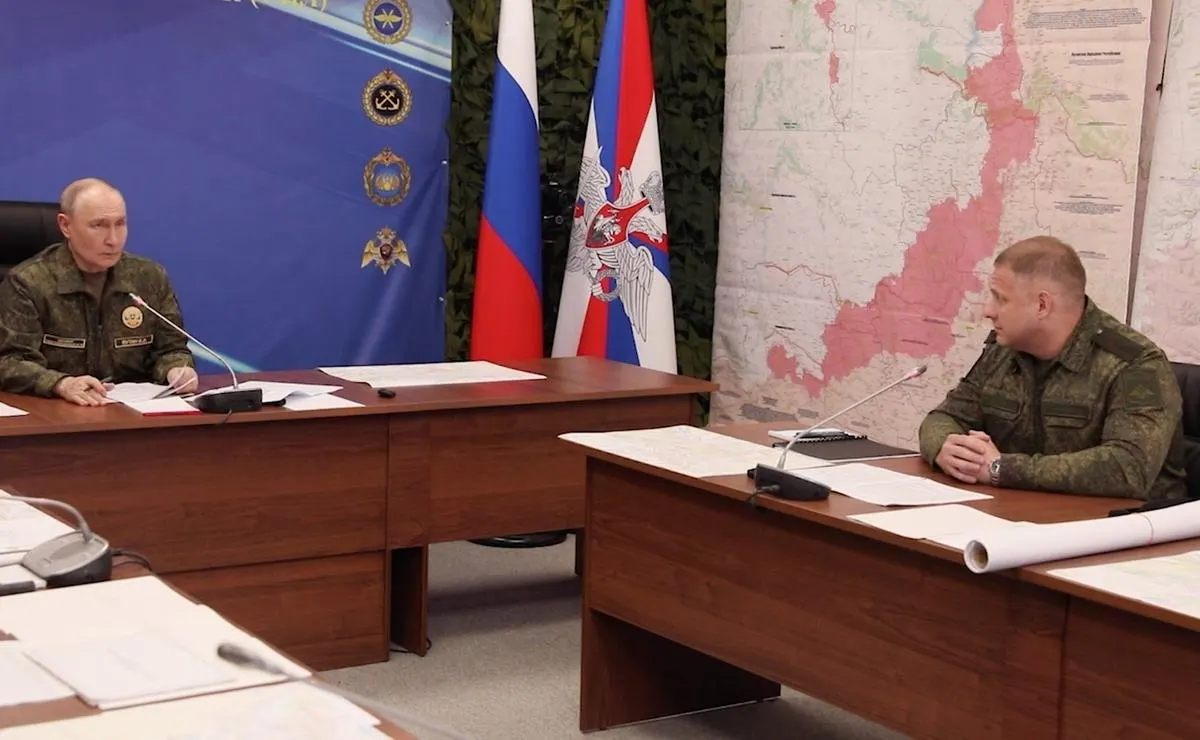 На совещании с руководством Генштаба и командованием группировок войск доложили об оперативной ситуации: названо «освобождённым» всё пространство ЛНР, подтверждён захват Константиновки и названа дистанция до Славянска — 8 км.