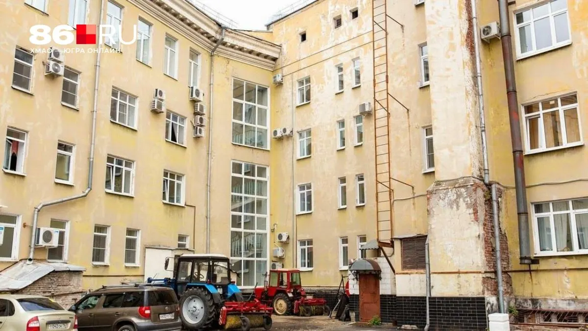 Госдума пояснила, что решение о переустройстве придомовой территории под парковку принимается на общедомовом собрании собственников.