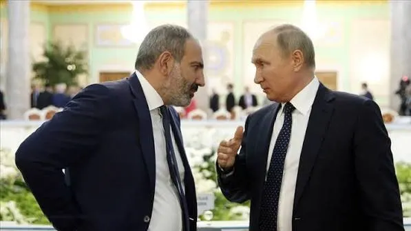 Премьер Армении в телефонном разговоре с российским лидером заявил, что ограничения на поставки противоречат нормам ЕАЭС и потребовал вмешательства; в беседе также обсуждали идею общенационального референдума о внешнеполитическом выборе страны.