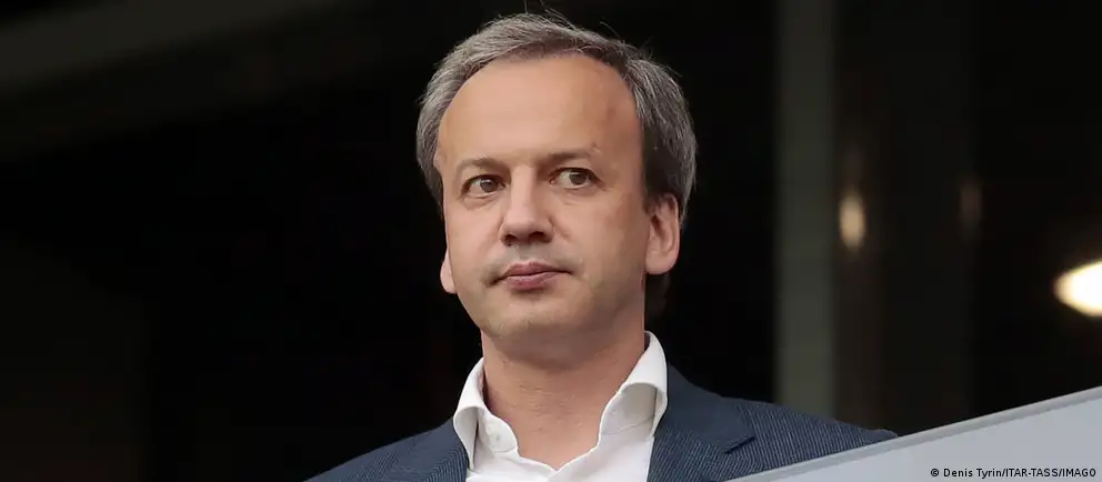 Аркадий Дворкович объявил о намерении обжаловать в суде своё включение в санкционный список Евросоюза. До итогового решения он сложил полномочия президента Международной шахматной федерации — обязанности временно возьмёт на себя вице-президент организации Вишванатан Ананд.
