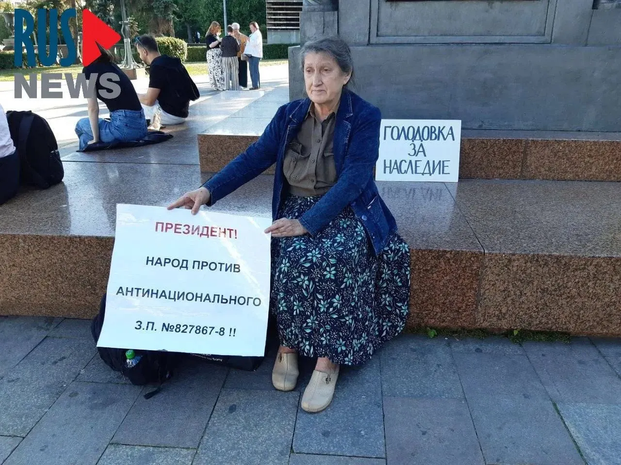 Активистка из Новосибирска Наталья Шамина была задержана в Москве и доставлена в психиатрическую больницу после пикета против поправок, позволяющих регионам лишать памятники охранного статуса; подобные акции проходят и в других регионах.