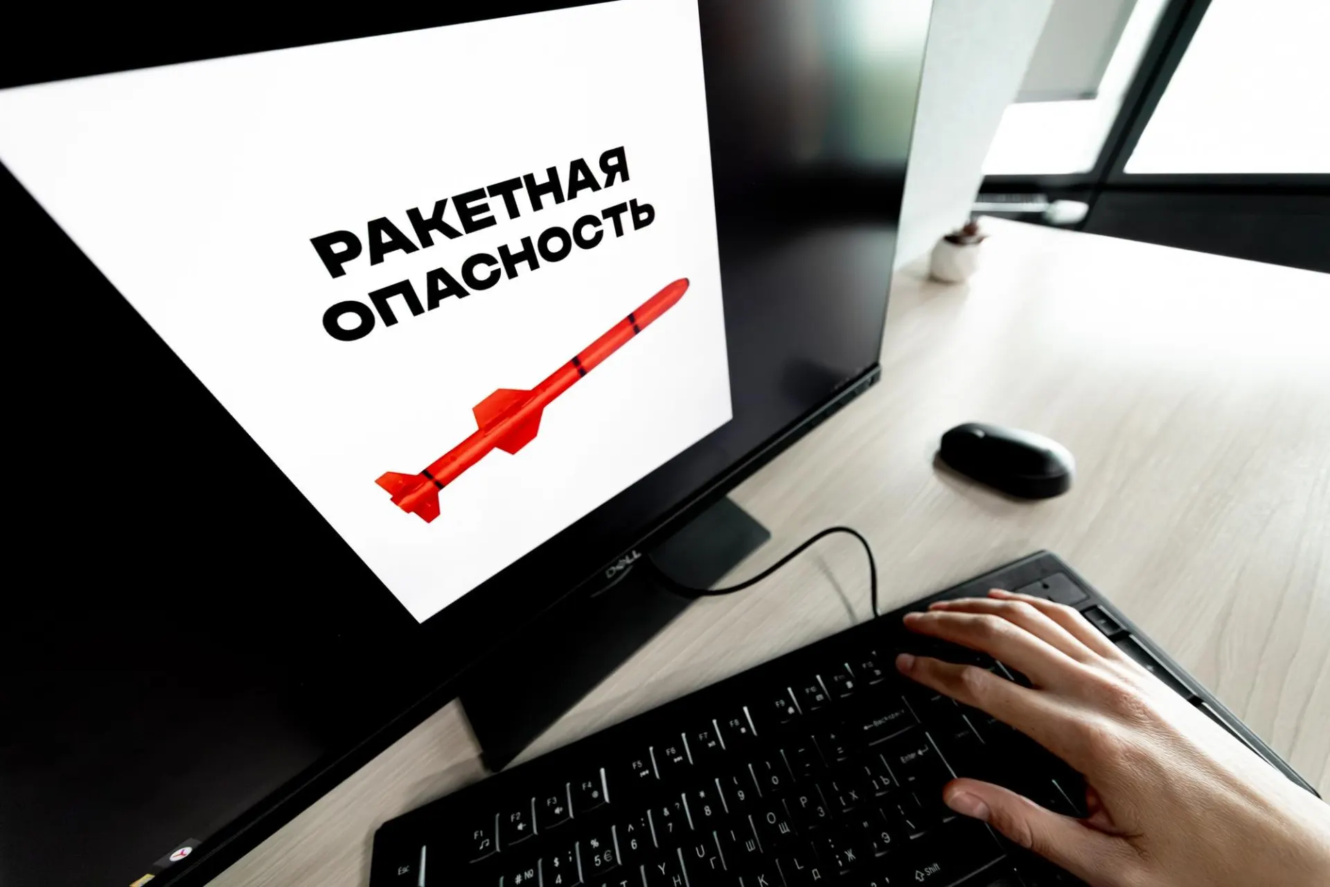 В Воронежской области и ряде других регионов России объявили ракетную опасность. В некоторых населённых пунктах звучали сирены воздушной тревоги; подробности уточняются.