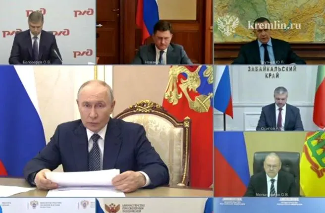 Александр Осипов доложил президенту о ситуации с топливом в регионе и предложил два решения — строительство сети небольших НПЗ и увеличение импорта топлива. Президент поручил активнее вовлекать малый и средний бизнес в производство нефтепродуктов и ускорить поддержку закупок.