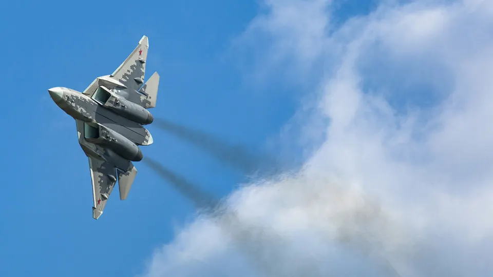 Министерство потребовало взыскать с АО «Авиационная и морская электроника» 257,1 млн ₽ за невыполнение сроков по контракту «Дисплей-И7»; проект и сроки работ серьёзно затянулись, а правительство снизило целевые показатели по импортозамещению электроники.