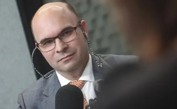 Заботкин прокомментировал курс рубля, влияние экспортного спроса и бюджетного правила, а также ситуацию с вкладами и инфляцией.