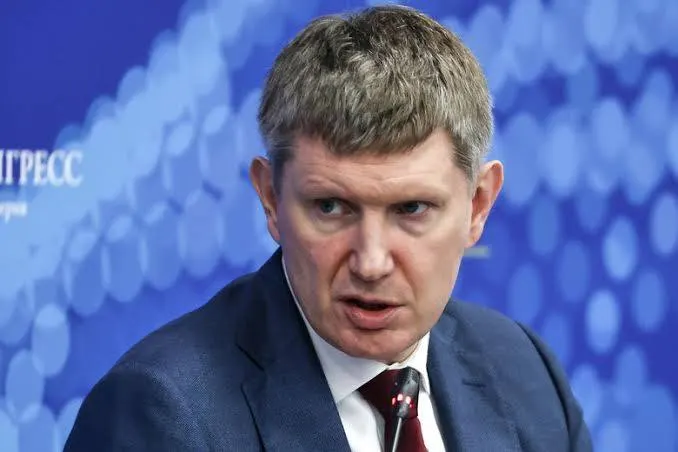 Минэкономразвития утвердило новые правила: гостиницы с более чем 50 номерами должны принимать постояльцев при подтверждении личности через нацмессенджер «Макс». Отелям дают мало времени на подключение систем и обучение персонала; поддержку окажет VK.
