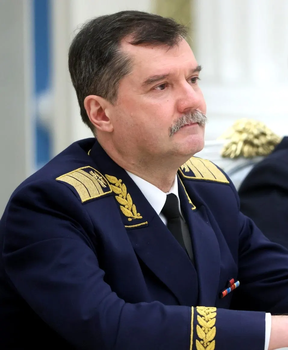 Бывший руководитель Росавиации задержан по подозрению в особо крупном мошенничестве, совершённом организованной группой. Следствие утверждает, что действия фигурантов нанесли серьёзный ущерб бюджету. Ранее по этому делу уже проходили задержания.