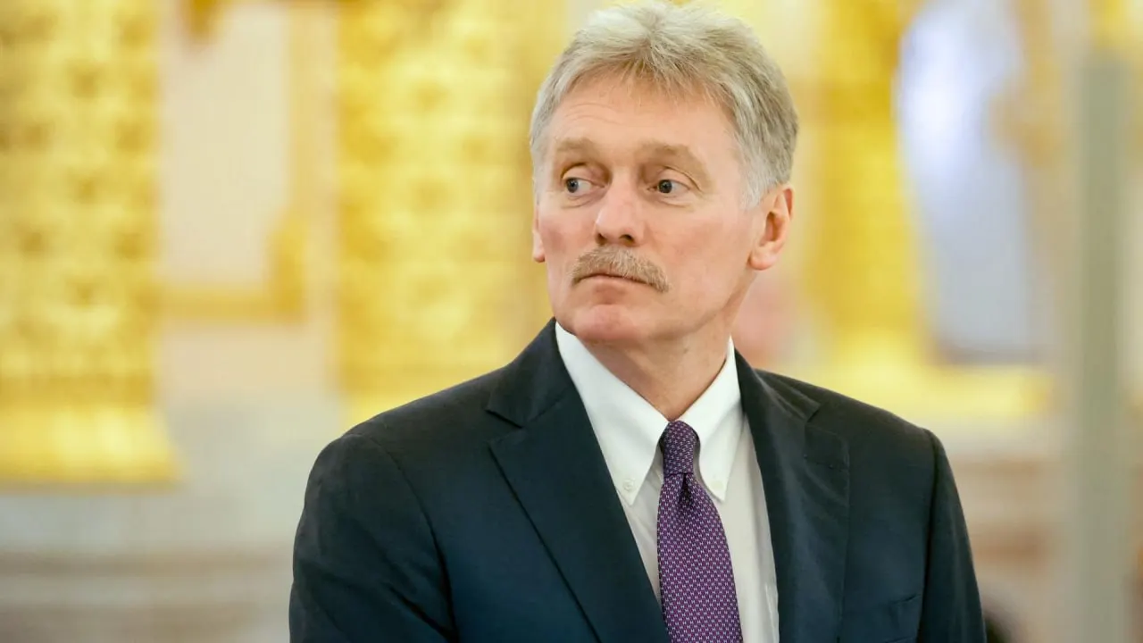 Пресс‑секретарь президента заявил, что из‑за вовлечения западных стран спецоперация в Украине фактически переросла в полномасштабную войну; он также назвал удары по гражданской инфраструктуре террористическими и подтвердил готовность к переговорам.