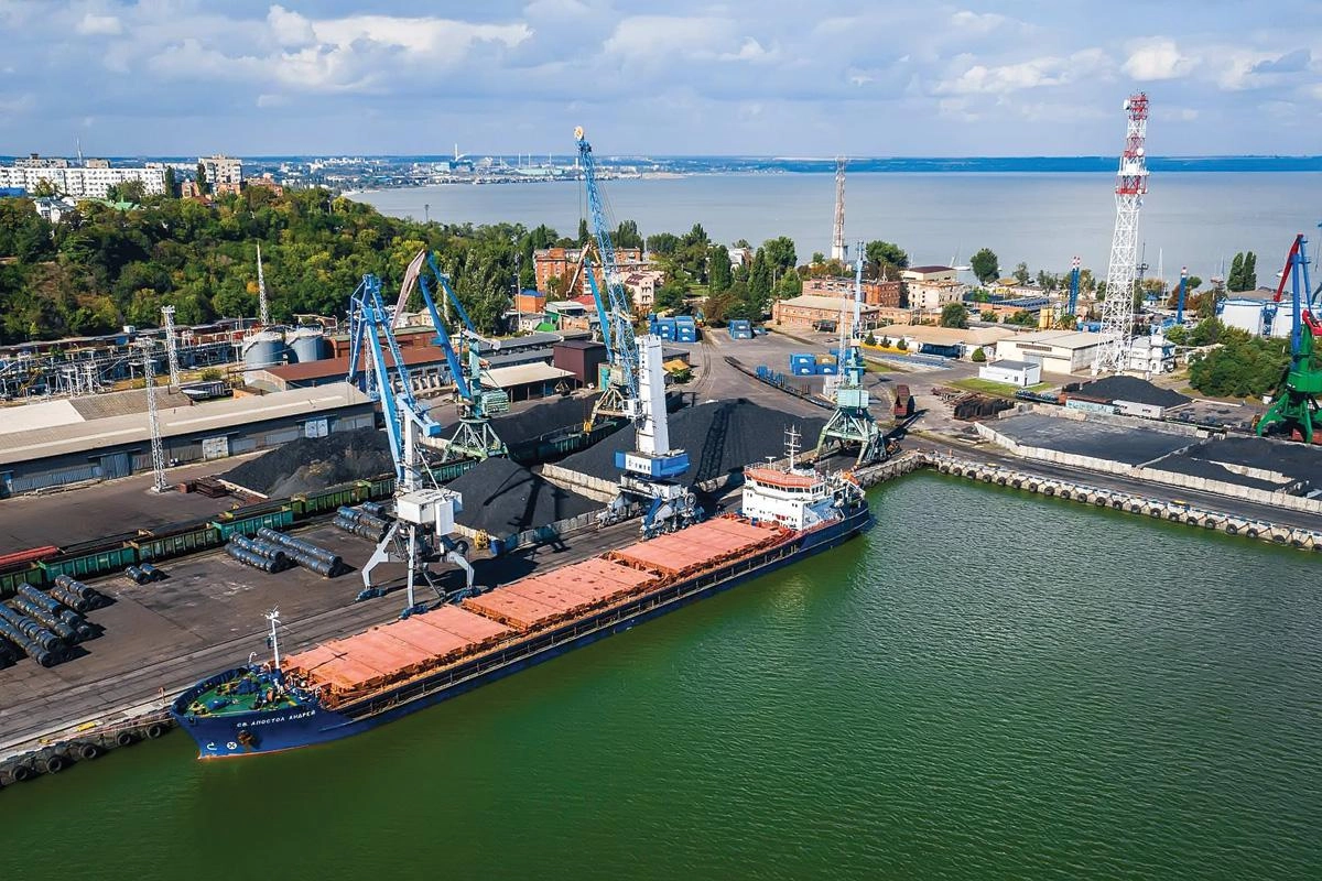 Отгрузка зерна из портов Азовского моря приостановлена из‑за угроз беспилотников; Минсельхоз предлагает компенсировать до 90% расходов на перевозку грузов в черноморские и балтийские порты.