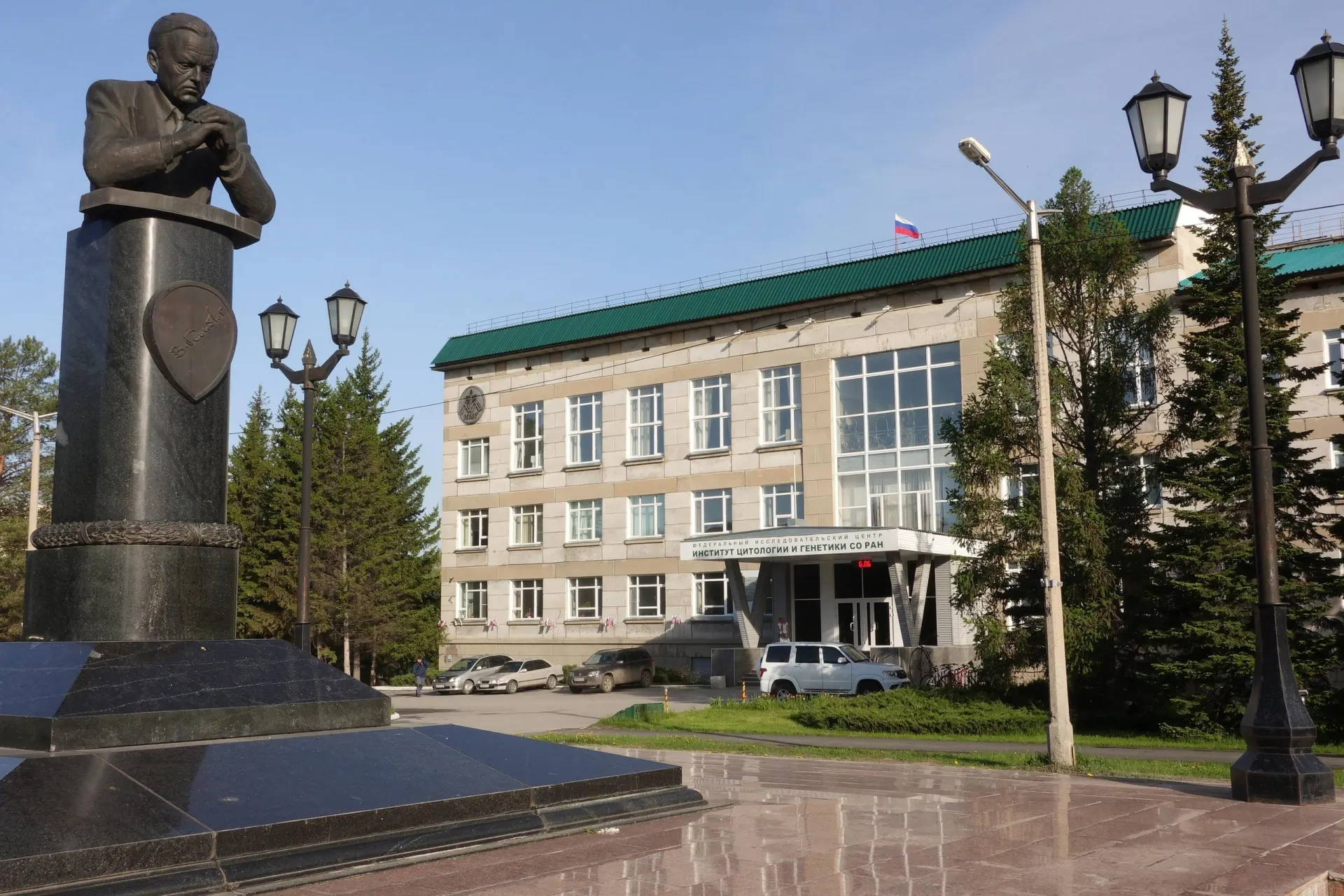 Новый федеральный закон ограничит передачу генетических данных за границу и вводит разрешительный порядок через межведомственную комиссию. Исследователи опасаются, что это замедлит публикации, ограничит доступ к международным базам данных и создаст риски для научной работы в стране.