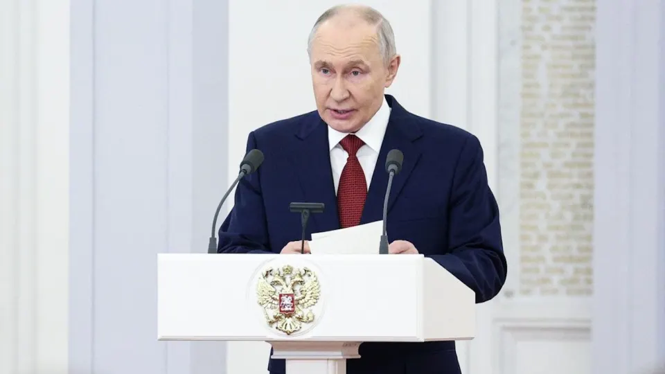 Президент заявил, что при подготовке бюджета 2027–2029 годов приоритет отдаётся укреплению обороны; расходы на войну резко выросли, что усиливает дефицит и заставляет сокращать финансирование гражданских программ.