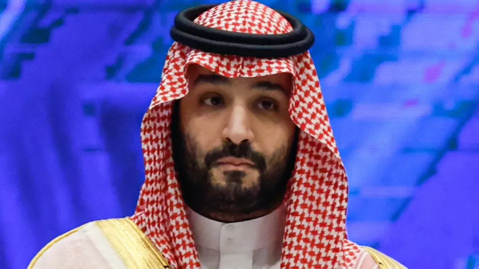 Saudi Aramco объявила значительное снижение отгрузочных цен на Arab Light, что вместе с ростом экспорта через Ормузский пролив привело к резкому падению мировых котировок и создает давление на доходы стран‑экспортеров.
