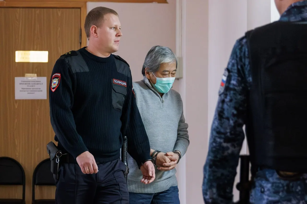 Материалы уголовного дела поступили в Верховный суд и переданы третьему составу уголовной коллегии. Пак ранее был осуждён за смерть многодетной матери после наезда кроссовером BMW.