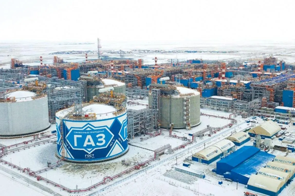 Китай наращивает закупки российского сжиженного natural газа, в то время как поставки из Катара сокращаются; рост связан с выгодными условиями Арктик СПГ-2 и изменениями на рынке.