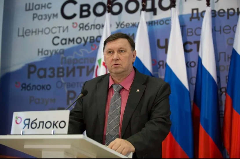 За день до крайнего срока снятия кандидатов суды приняли решения против участников партии «Яблоко» в Москве и Екатеринбурге, связанные с выборами в Госдуму и региональные заксобрания.