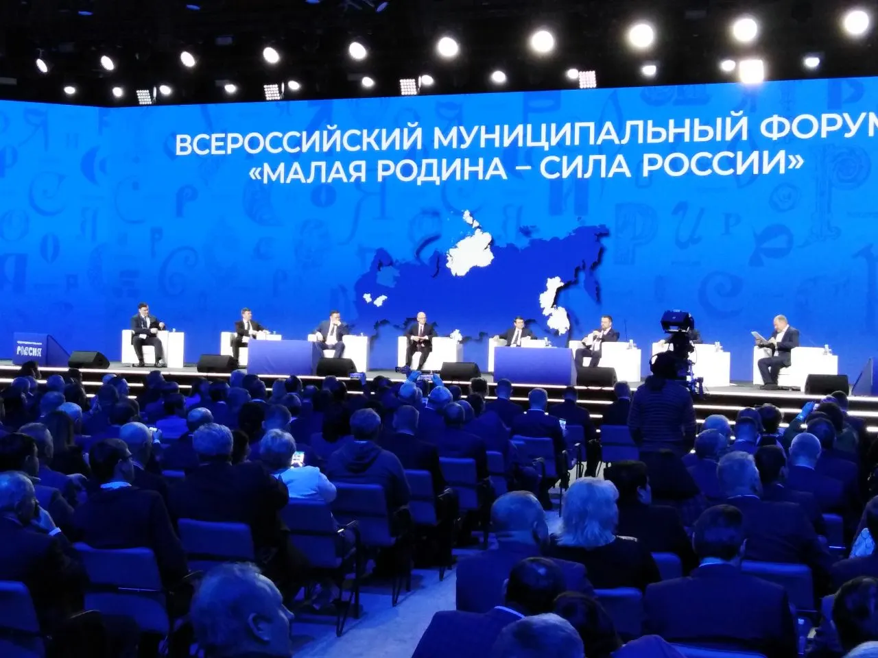 Указ устанавливает ежегодное проведение форума и церемонии вручения премии; за организацию ответит Сергей Кириенко, инициатива — Всероссийская ассоциация развития местного самоуправления.