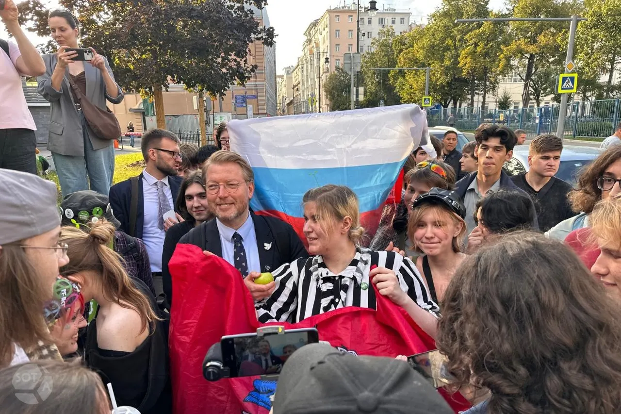 Суд принял решение не рассматривать надзорную жалобу на отмену регистрации федерального списка на выборы в Госдуму; партия планирует обратиться в Конституционный суд.