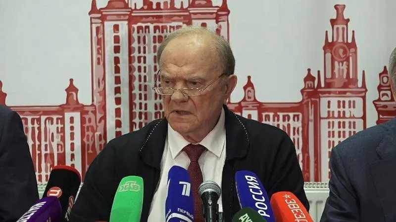 Геннадий Зюганов заявил на брифинге по итогам выборов, что без смены курса Россия останется в экономическом и технологическом отставании, а конфликт может продолжиться.