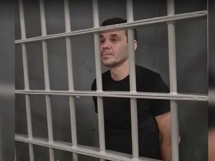 48-летний россиянин с двойным гражданством осуждён за госизмену на 14 лет колонии; решение подтвердили апелляционные суды. По делу утверждают, что он переводил деньги военнослужащему ВСУ.