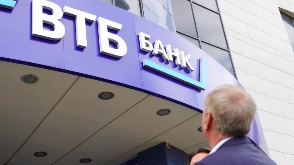 Управление по контролю за иностранными активами (OFAC) включило ВТБ в санкционный список за действия, связанные с обходом ограничений против Ирана. Это решение сохраняет давление на банк и уточняет подход к его операциям, включая ранее действовавшие меры.