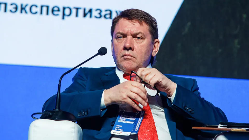 Гендиректор Федеральной бюджетной государственной комиссии по запасам полезных ископаемых задержан по подозрению в получении крупной взятки; продолжается расследование.