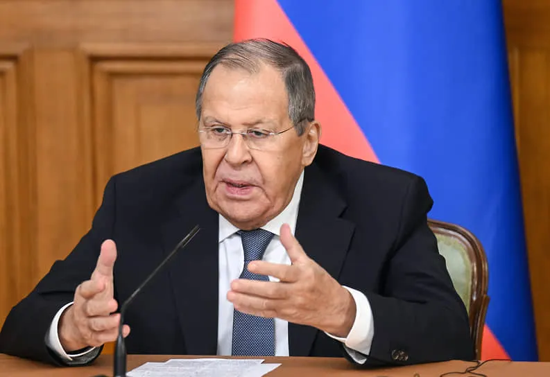Министр иностранных дел России сообщил, что информационная война вокруг операции на Украине продолжится и обострится.
