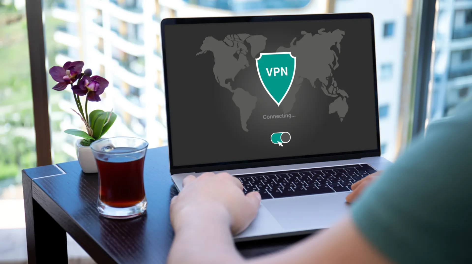 Десятки VPN‑провайдеров сообщили о новых ограничениях; блокировки охватывают Россию, провайдеры вынуждены менять серверы, Роскомнадзор блокирует зарубежные локации и IP‑адреса.