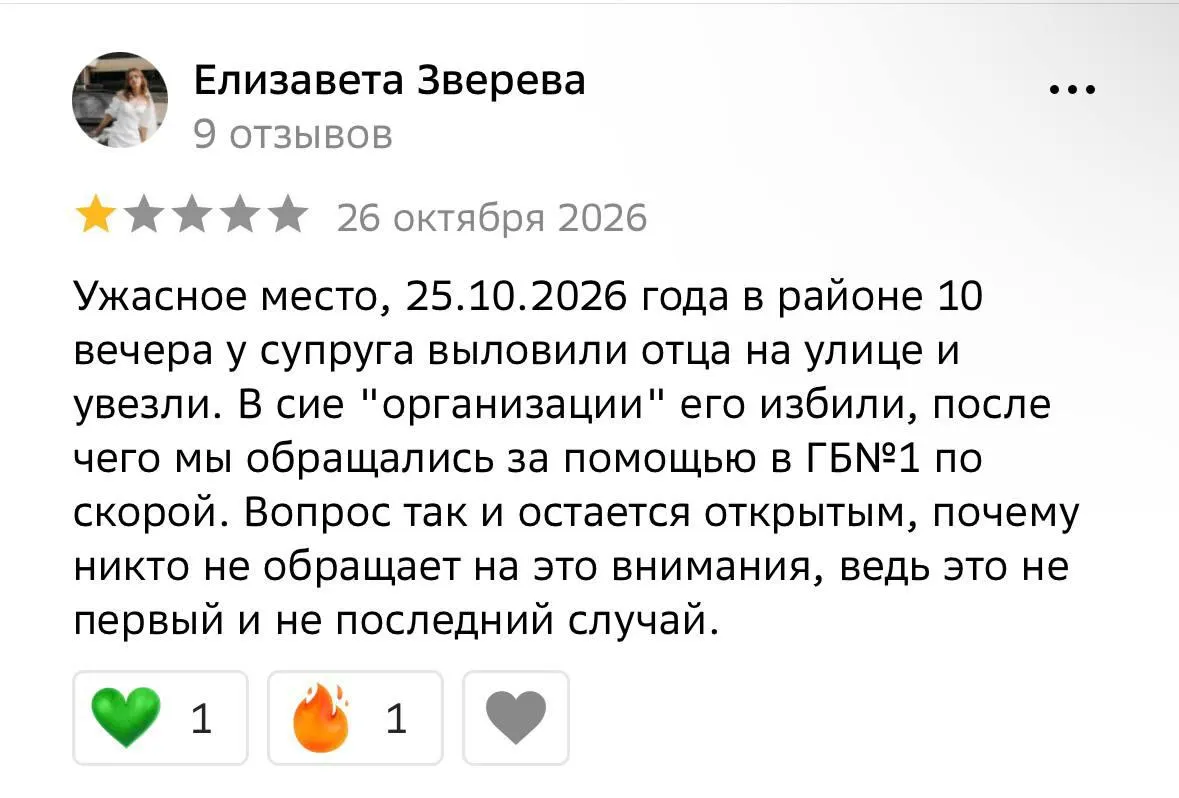 Сообщается о задержаниях мужчин на улицах Омска и принуждении подписывать контракты на службу в войсках; документы и личные вещи у задержанных отбирают, а связь с близкими ограничена.